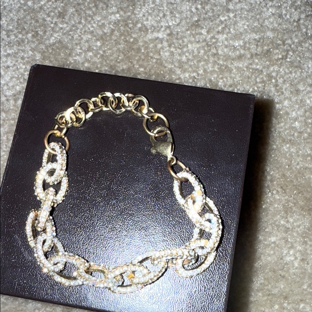 Elegant Gold and Cream Chain Bracelet